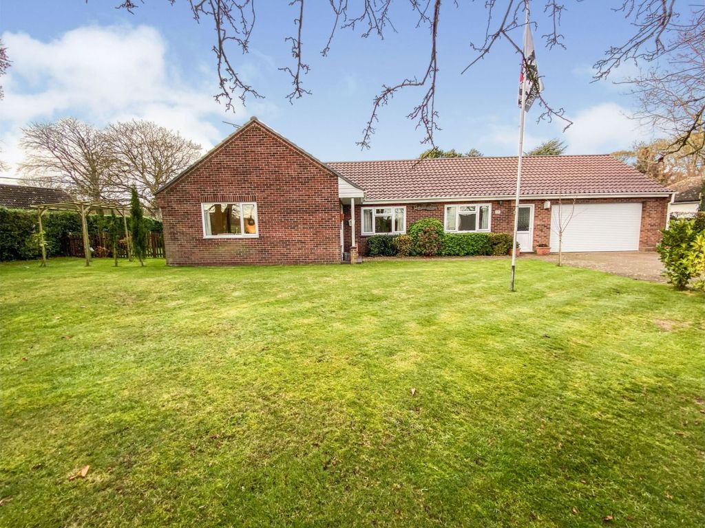3 bed detached bungalow for sale in Holt Road, Cromer NR27 Zoopla