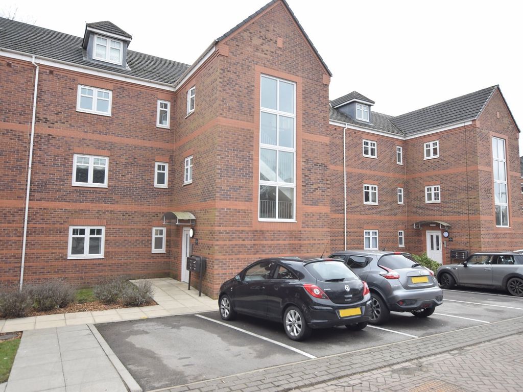 2 bed flat to rent in Brackenhurst Place, Moortown, Leeds LS17, £900