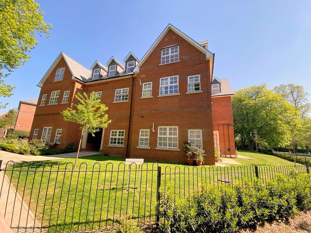 2 bed flat to rent in Goldring Court, Goldring Way, London Colney, St