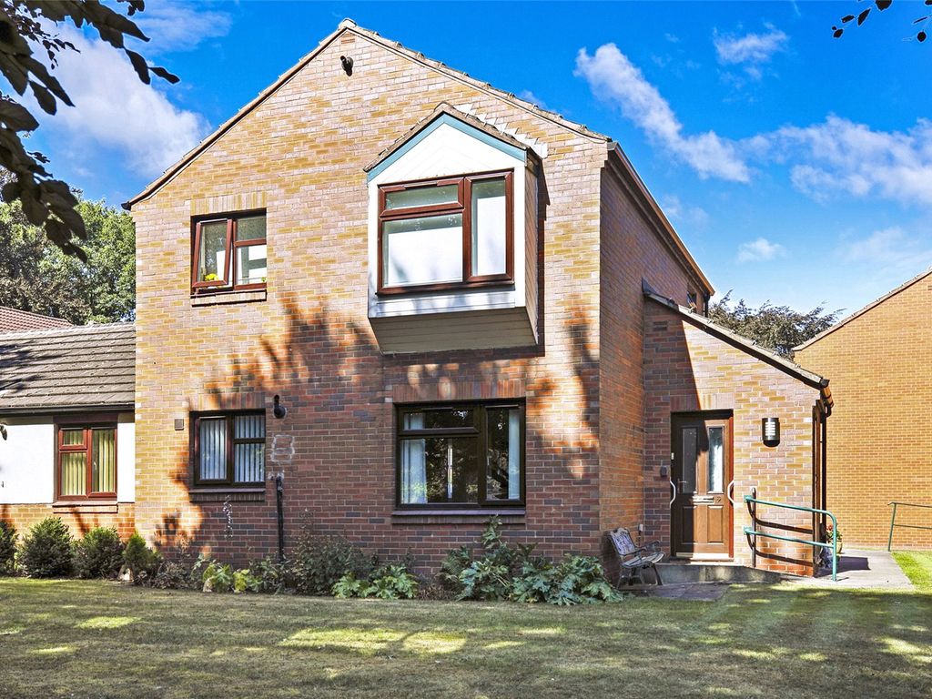 2 bed flat for sale in Sandal Hall Mews, Wakefield, West Yorkshire WF2