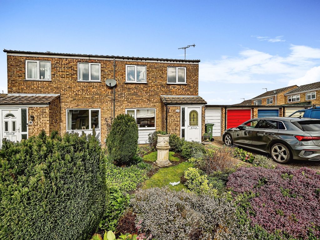 3 bed semidetached house for sale in Waivers Way, Aylesbury HP21 Zoopla