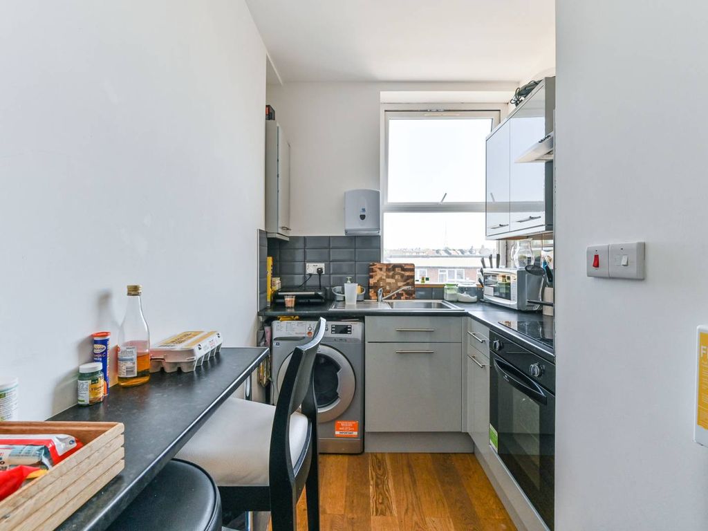 3 bed flat for sale in Knights Hill, West Norwood, London SE27 Zoopla