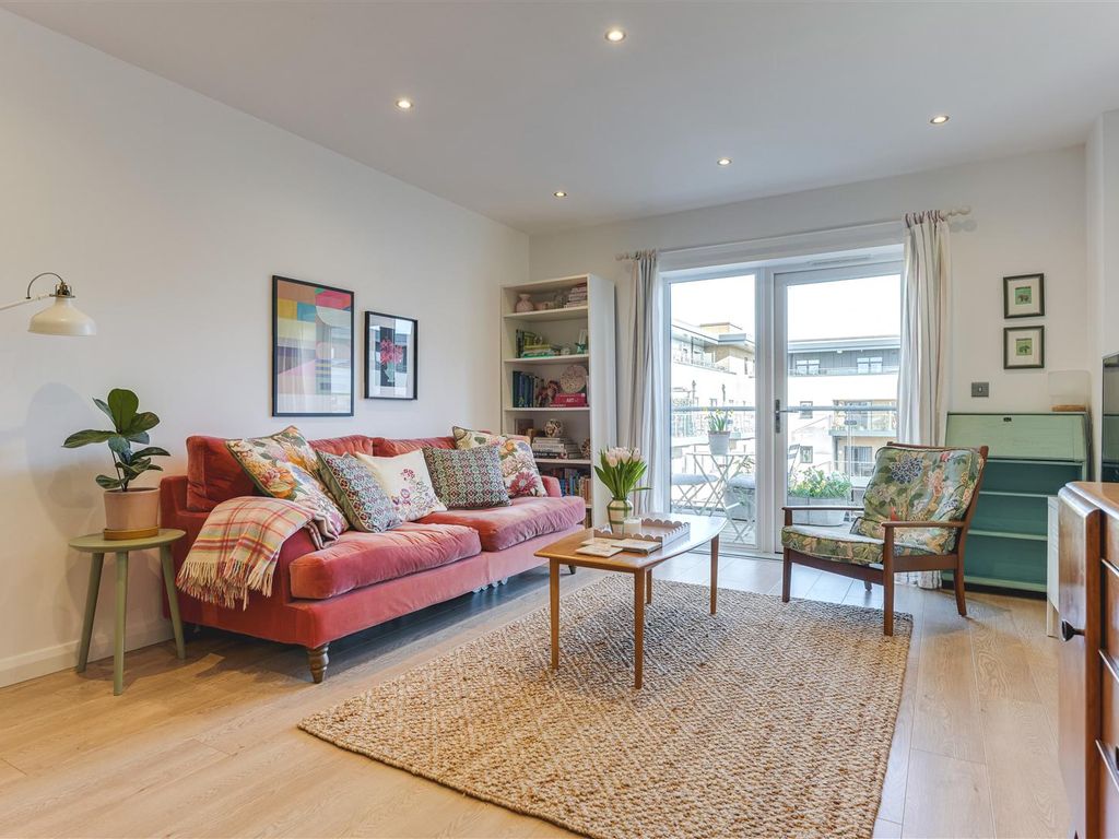 2 bed flat for sale in Thornbury Way, London E17, £400,000 Zoopla