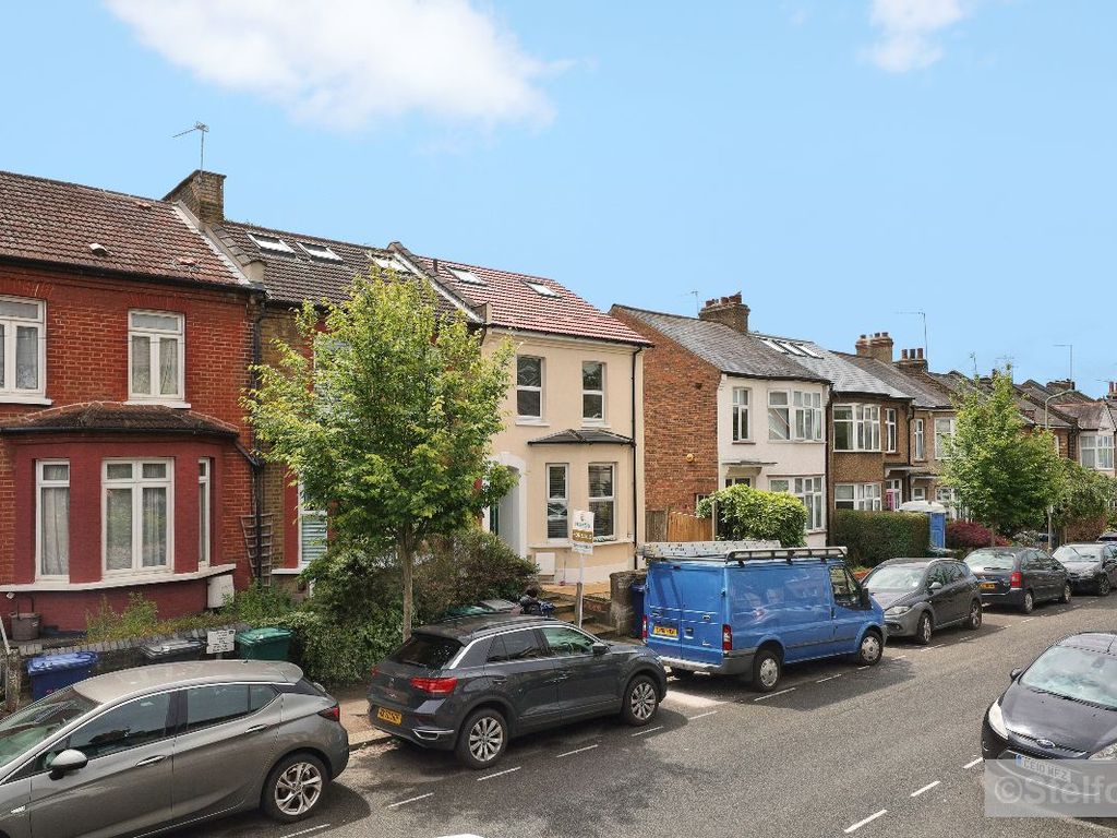 4 bed terraced house for sale in Avenue Road, London N12 Zoopla