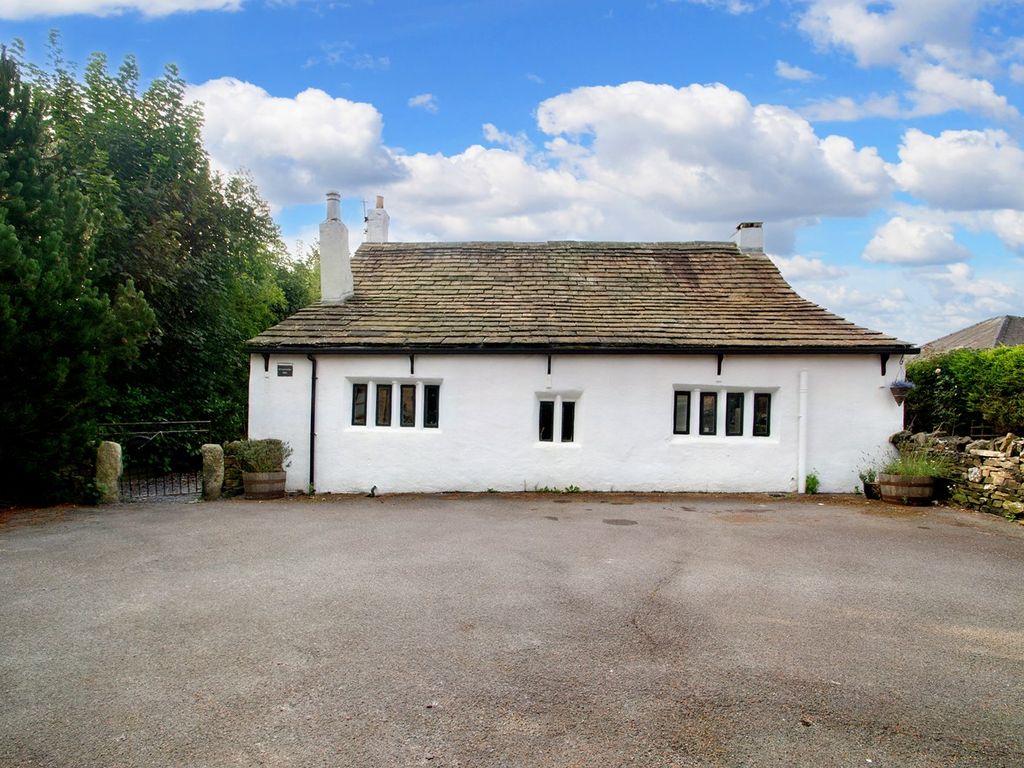 3 bed detached house for sale in Halifax Road, Liversedge WF15, £