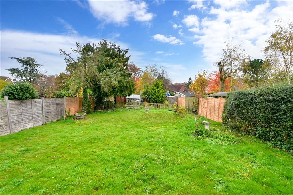 2 bed detached bungalow for sale in Wayside Avenue, Tenterden, Kent