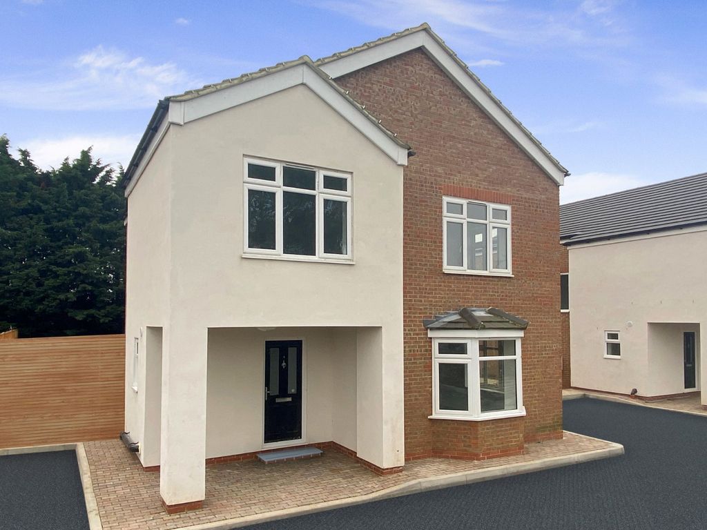 New home, 5 bed detached house for sale in Alexander Close, Minster On