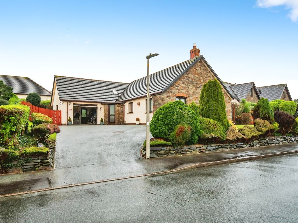 3 bed bungalow for sale in West Lane Close, Keeston SA62, £395,000 Zoopla