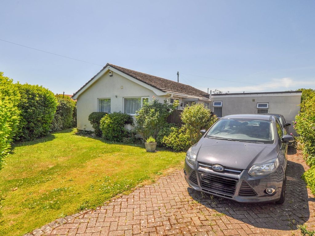 3 bed detached bungalow for sale in Parmiter Way, Wimborne BH21 Zoopla