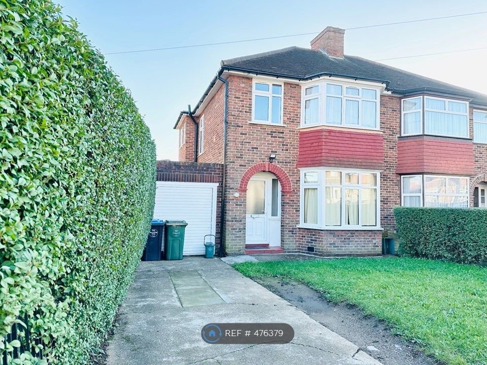 3 bed semidetached house to rent in Tewkesbury Gardens, London NW9, £