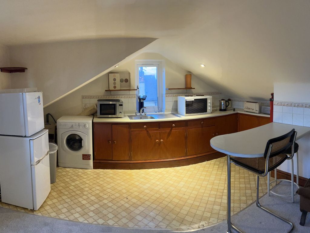 1 bed flat to rent in Leinster Avenue, London SW14, £1,150 pcm Zoopla