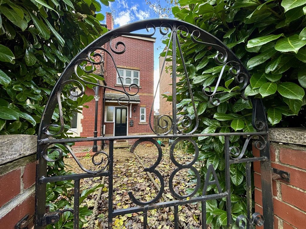 3 bed semidetached house for sale in Penhill Road, Pontcanna, Cardiff