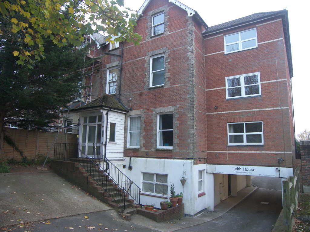 Studio to rent in Station Road, Leatherhead KT22 Zoopla