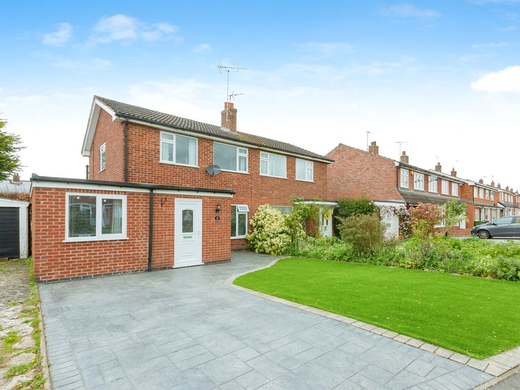4 bed semidetached house for sale in Pembroke Avenue, Syston