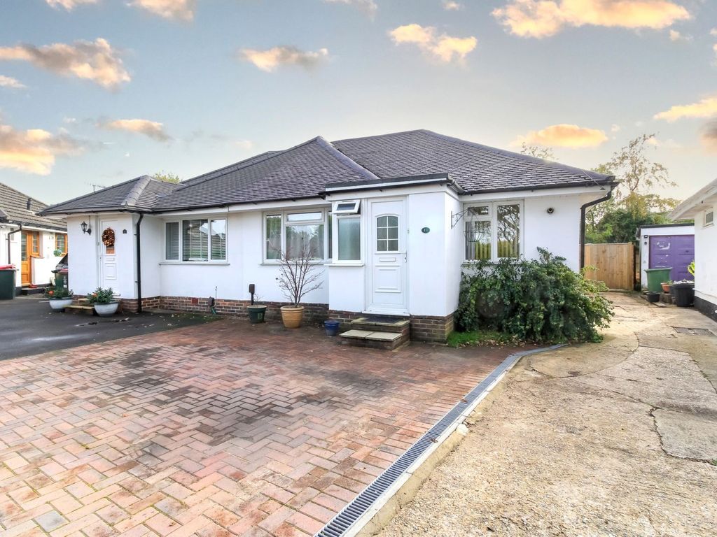 3 bed semidetached bungalow for sale in Byron Close, Crawley RH10 Zoopla