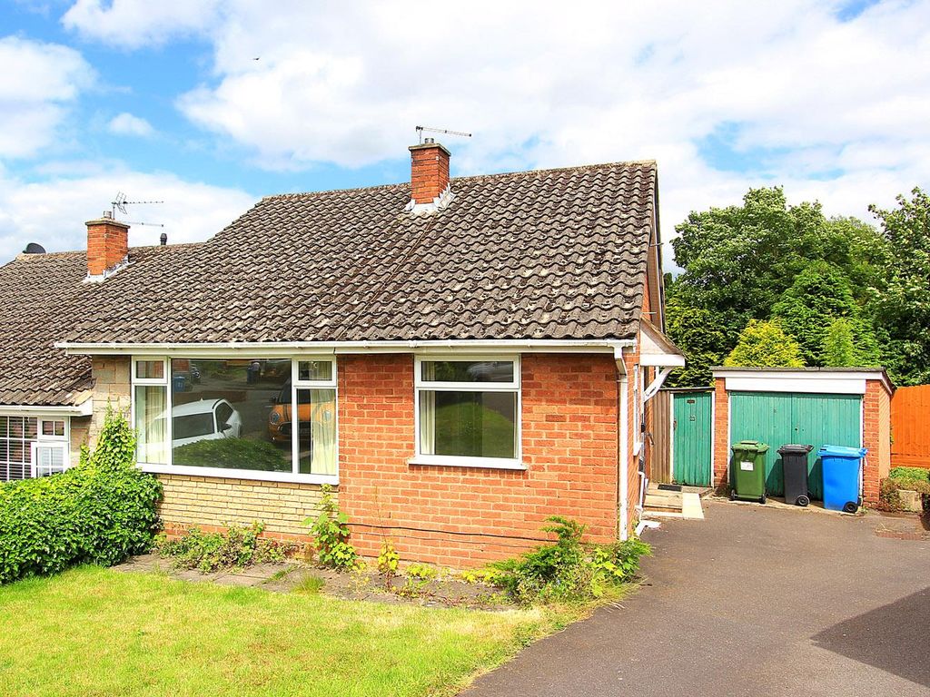 2 bed semidetached bungalow to rent in Manor House Park, Codsall