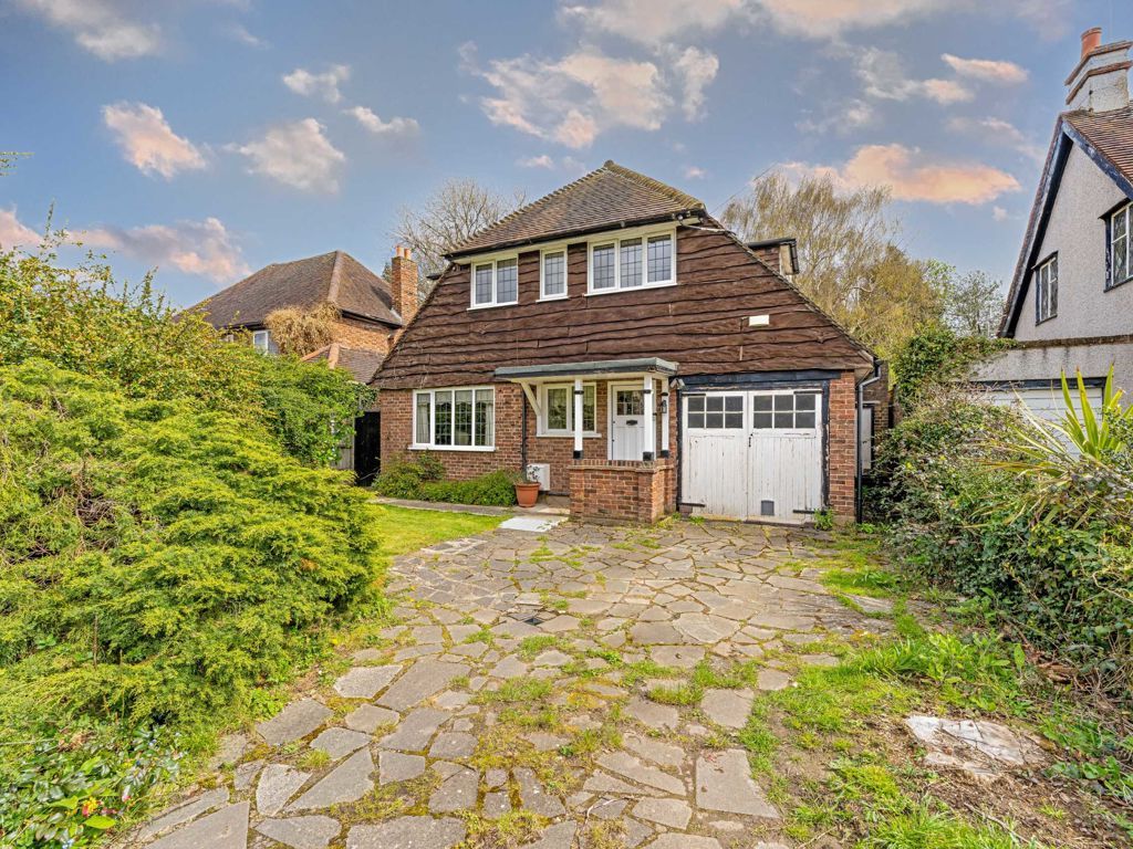 3 bed property for sale in Harfield Road, SunburyOnThames TW16, £