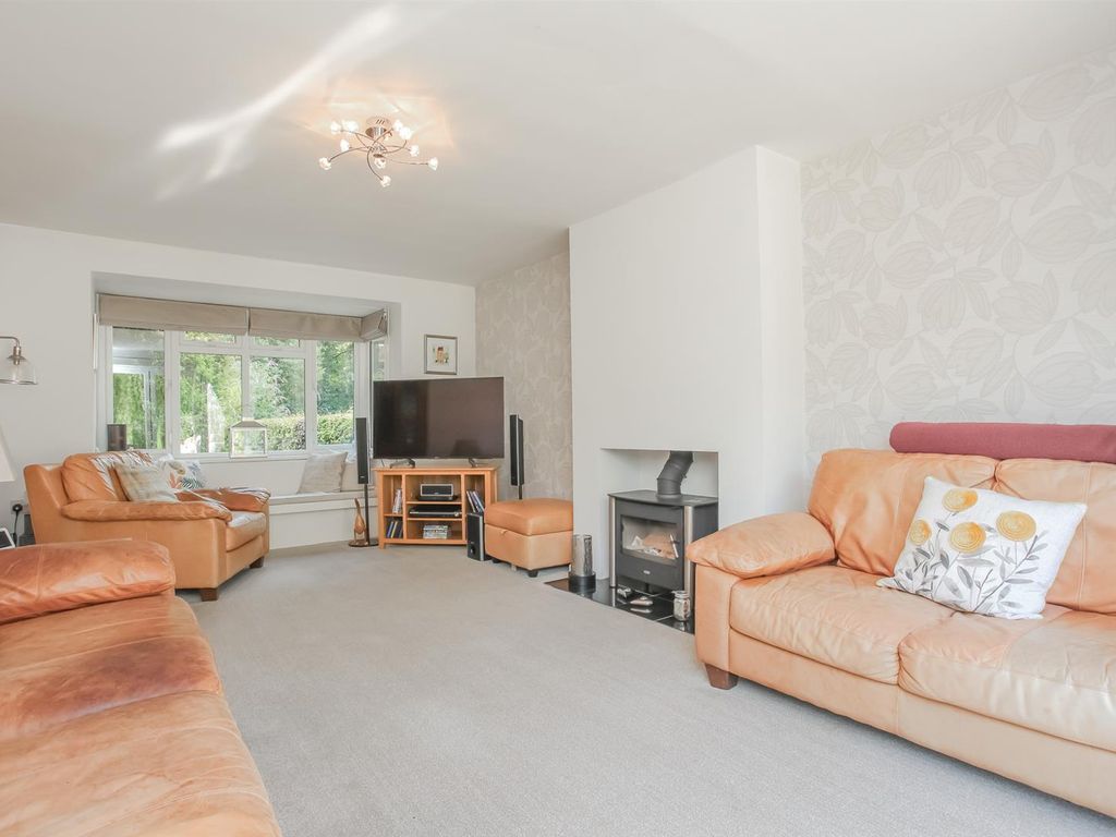 4 bed detached house for sale in Dog Close, Adderbury, Banbury OX17, £