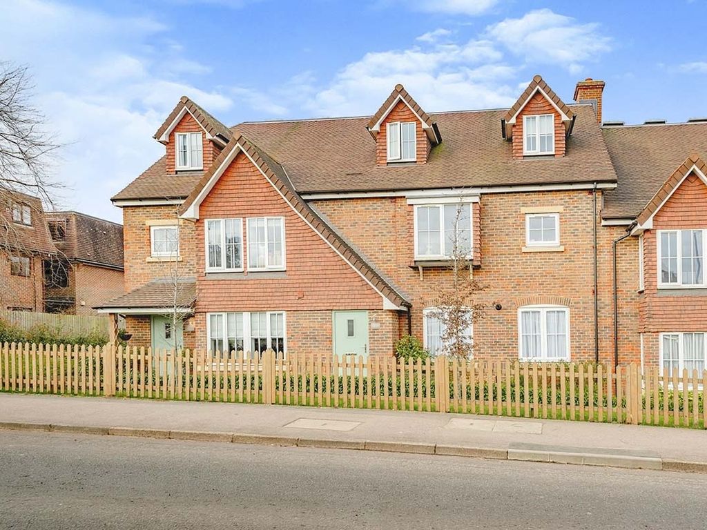 1 bed flat for sale in Brighton Road, Salfords, Redhill RH1 Zoopla