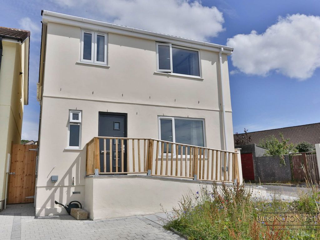 3 bed detached house for sale in Sunningdale Road, Saltash, Cornwall