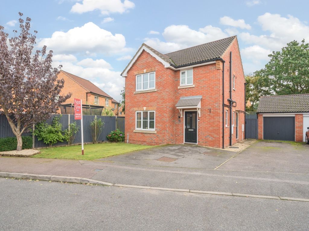 3 bed detached house for sale in Bracken Court, South Hykeham, Lincoln, Lincolnshire LN6, £