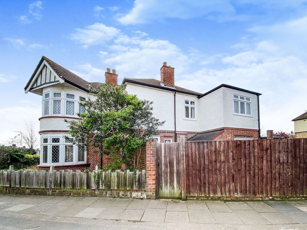 5 bed semidetached house for sale in The Drive, Ilford IG1, £1,000,000