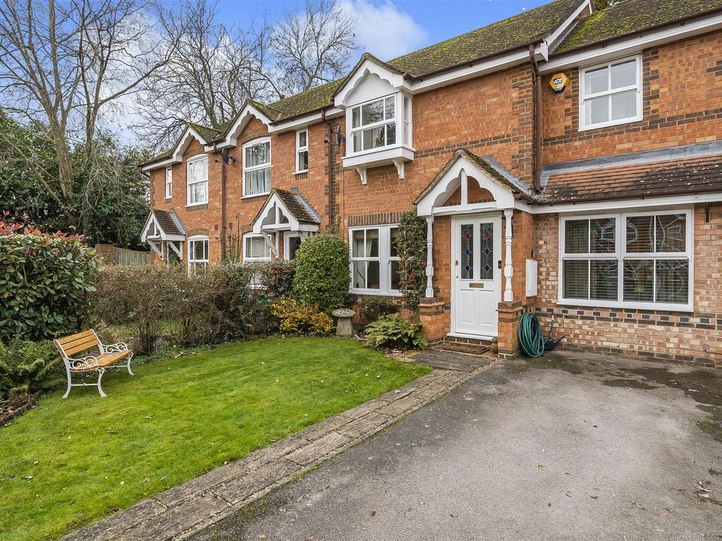 3 bed terraced house for sale in St. Johns Close, Woodley, Reading RG5, £495,000 Zoopla