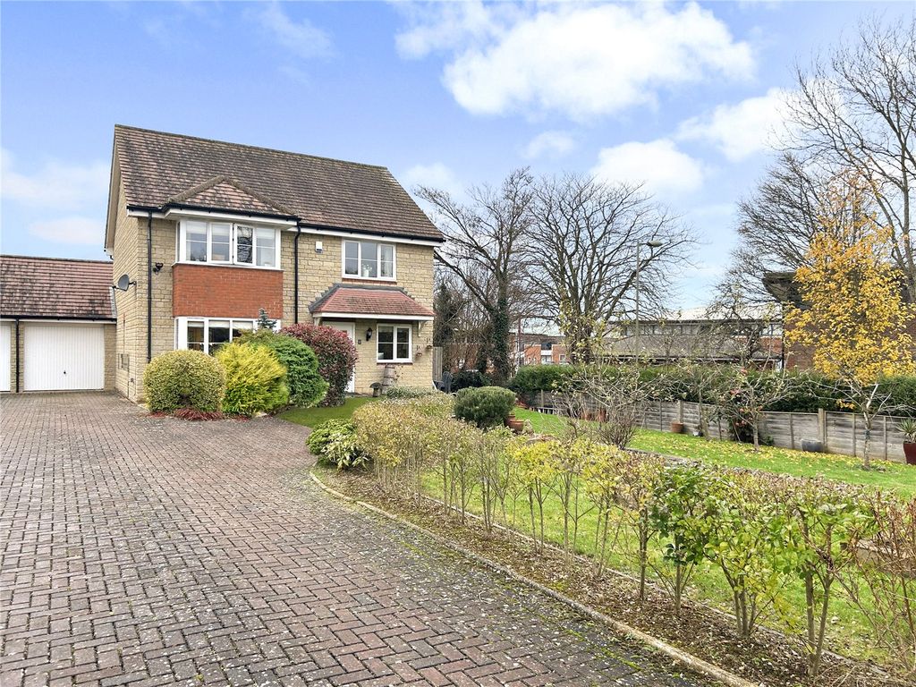 4 bed detached house for sale in Lapwing Lane, Watchfield SN6, £460,000