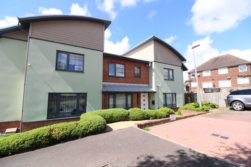 3 bed terraced house for sale in The Oaks, Leagrave, Luton LU4, £