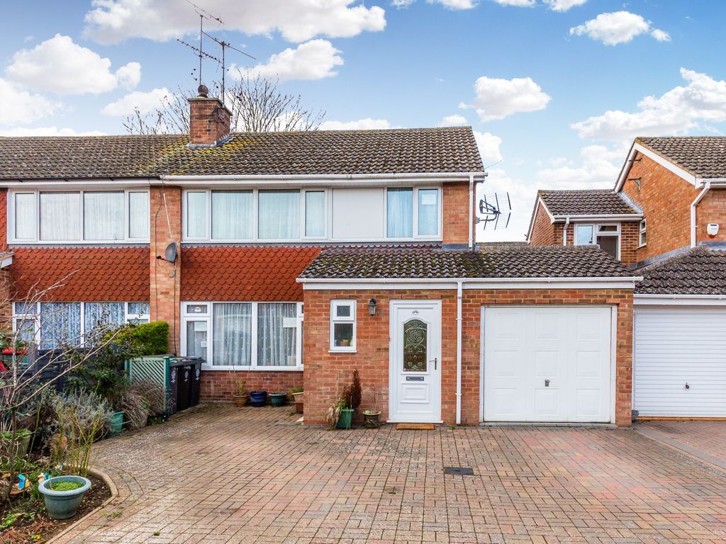3 bed semidetached house for sale in Duchy Close, Higham Ferrers