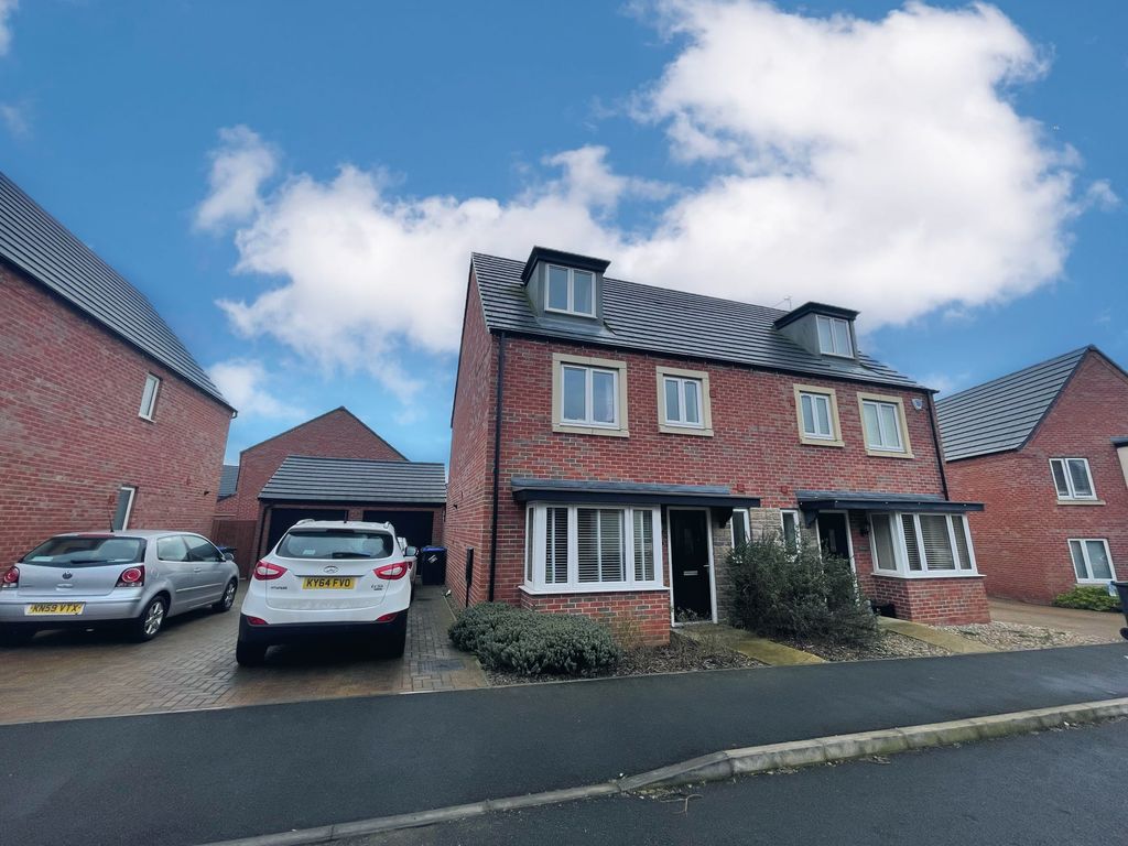 Rowthorne Close, Duston, Northampton NN5  