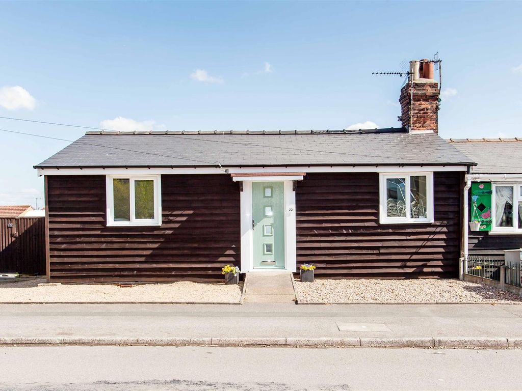 2 bed semidetached bungalow for sale in Hollingwood Crescent