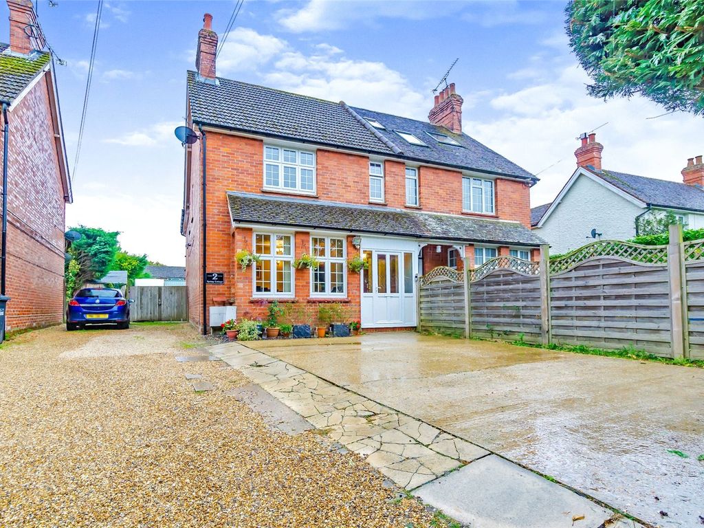 4 bed semidetached house for sale in Hophurst Lane, Crawley Down