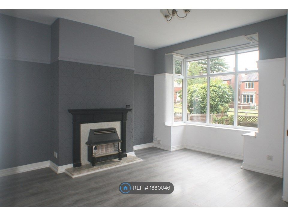 2 bed terraced house to rent in Cloverdale Square, Bolton BL1, £820 pcm