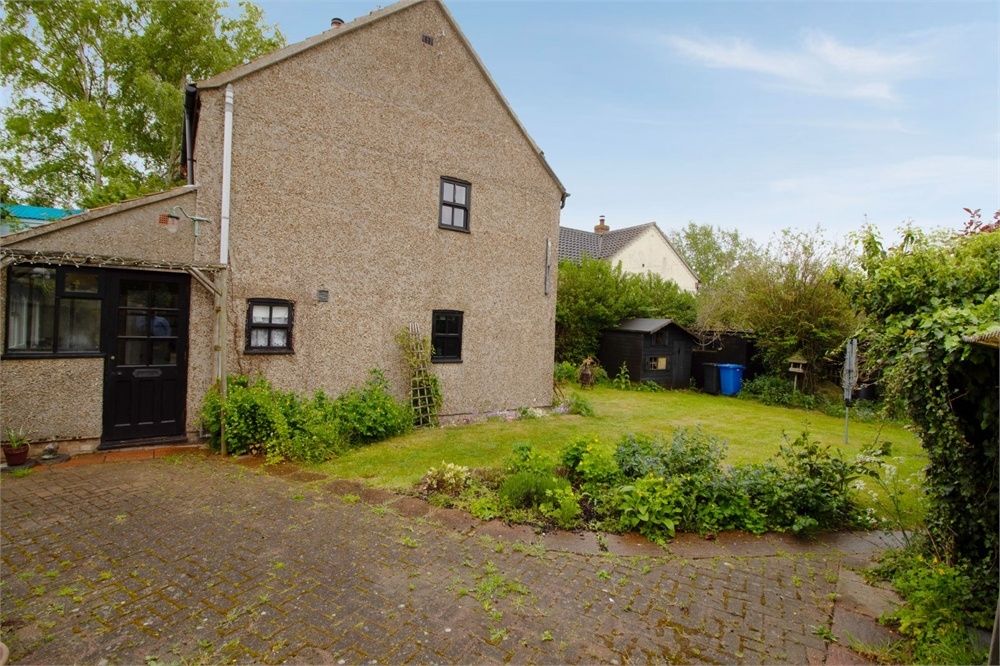 2 bed detached house for sale in back lane, lound, lowestoft, suffolk nr32