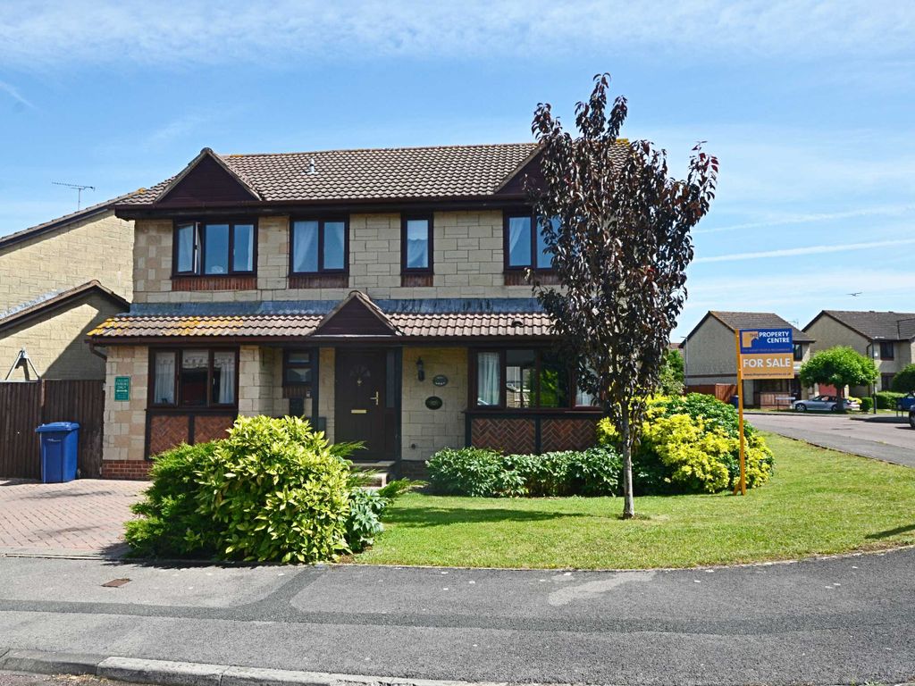 5 bed detached house for sale in Essex Close, Churchdown, Gloucester