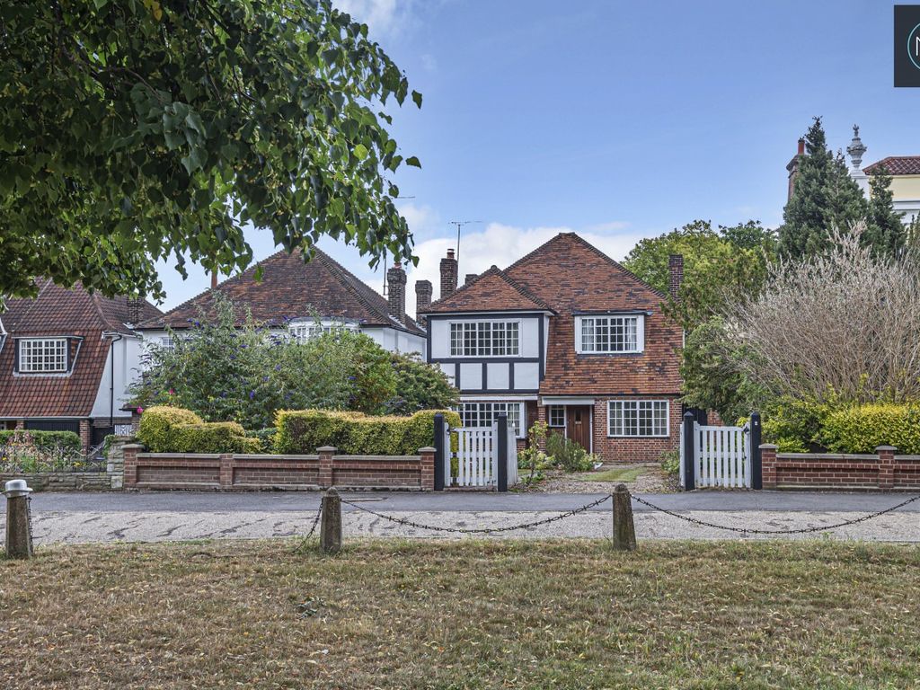 4 bed detached house for sale in Broomhill Walk, Woodford Green, Essex