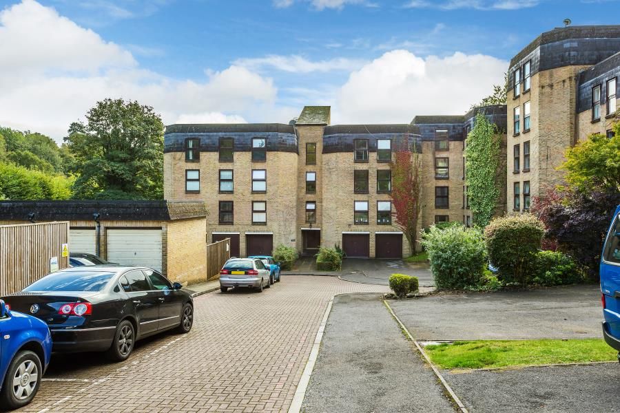 2 bed flat to rent in Chapel Fields, Charterhouse Road, Godalming GU7