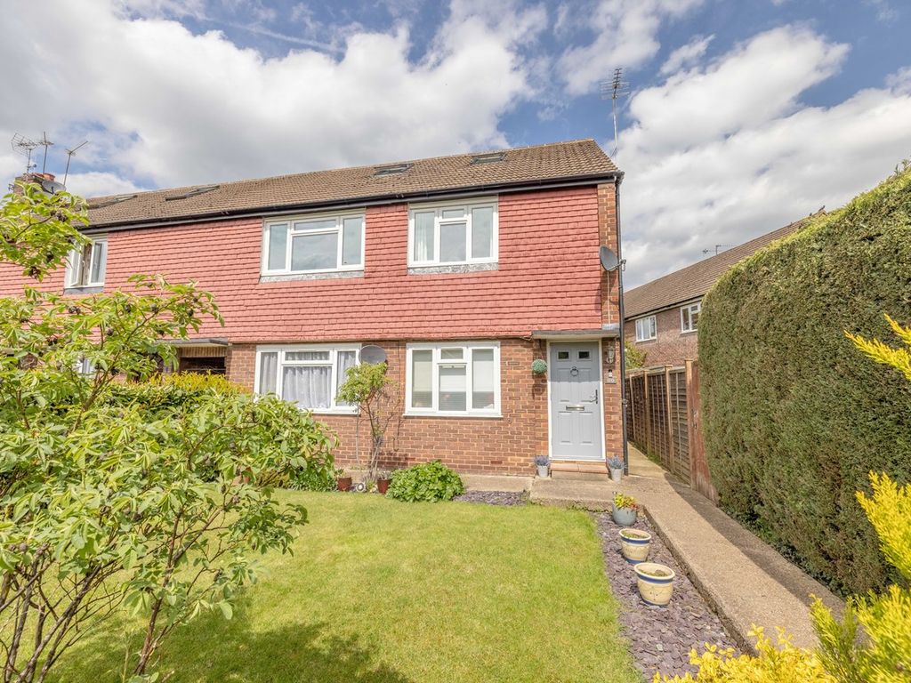 3 bed for sale in Pinewood Green, Iver Heath SL0, £475,000