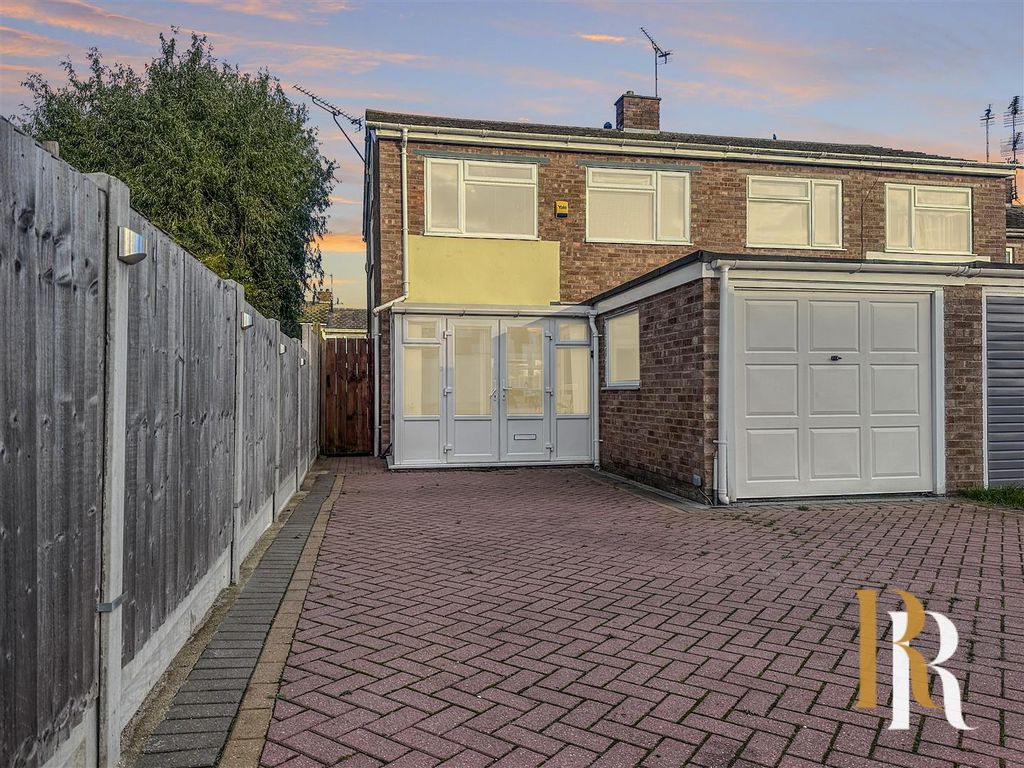 3 bed semidetached house for sale in Howard Avenue, Dovercourt