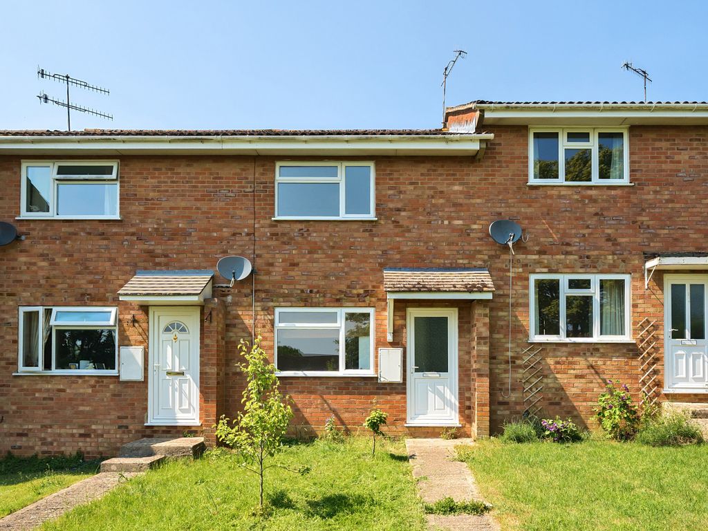 2 bed terraced house for sale in The Bassetts, Stroud, Gloucestershire