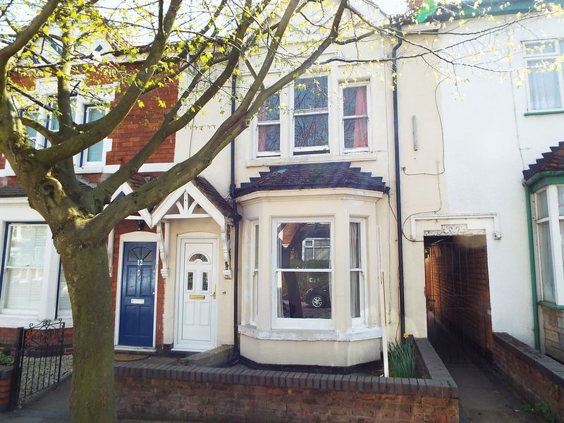 4 bed terraced house to rent in Second Avenue, Selly Park, Birmingham