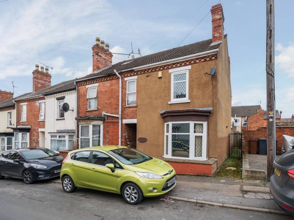 2 bed end terrace house for sale in Oakfield Street, Lincoln