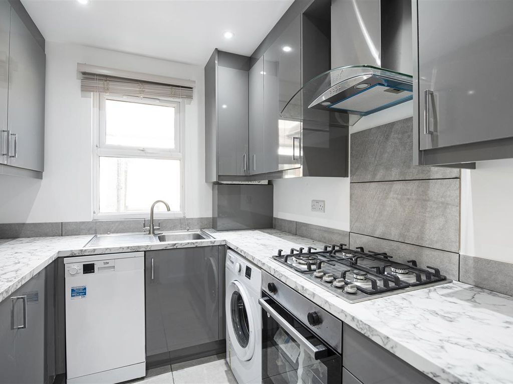 2 bed flat to rent in Markhouse Road, Walthamstow, London E17 Zoopla