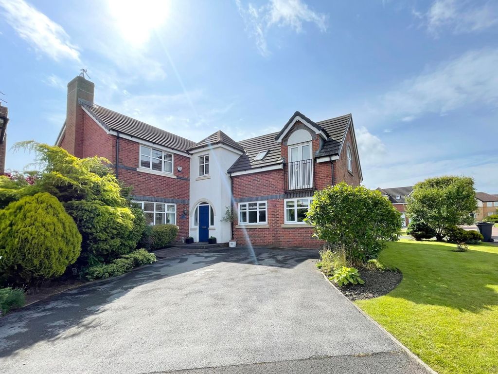 5 bed detached house for sale in Waterleat Glade, PoultonLeFylde FY6