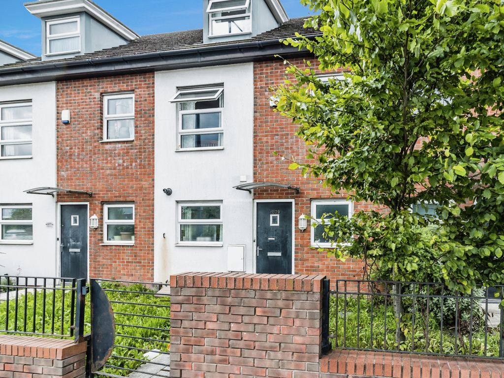 4 bed terraced house for sale in Oldham Road, Manchester M40, £255,000