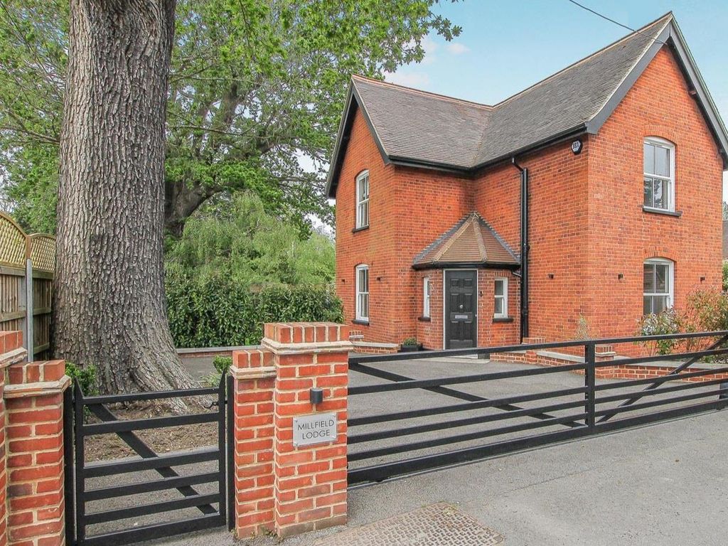 3 bed detached house for sale in Ashwells Road, Pilgrims Hatch
