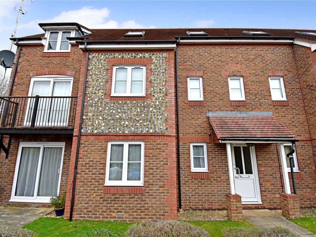 2 bed flat for sale in Two Rivers Way, Newbury, Berkshire RG14 Zoopla