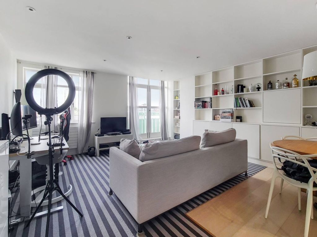 Bermondsey Wall West, Shad Thames, London SE16  