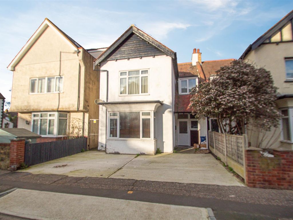 2 bed flat to rent in Westborough Road, WestcliffOnSea SS0 Zoopla